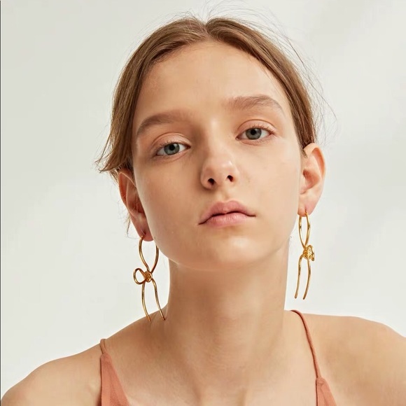 🆕 18k Gold plated big ribbon loop earring - Picture 4 of 5